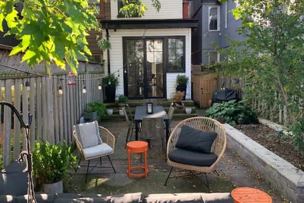 toronto victorian row home yard