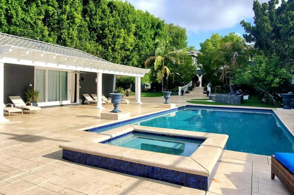 luxurious dreamy villa pool in Valley village