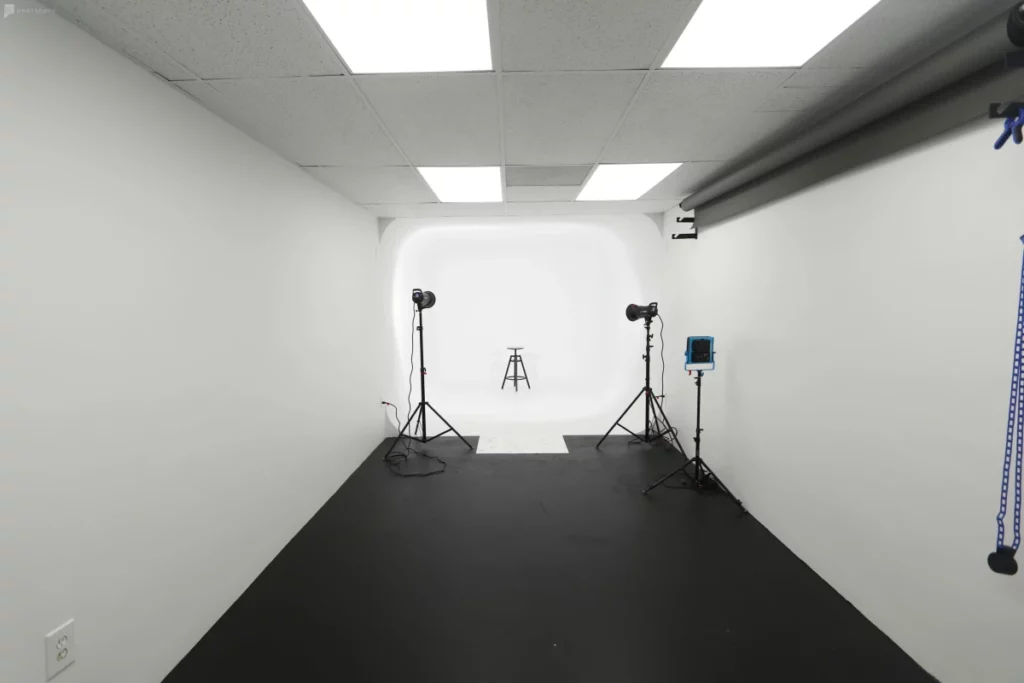 DC photo studio with cyc wall