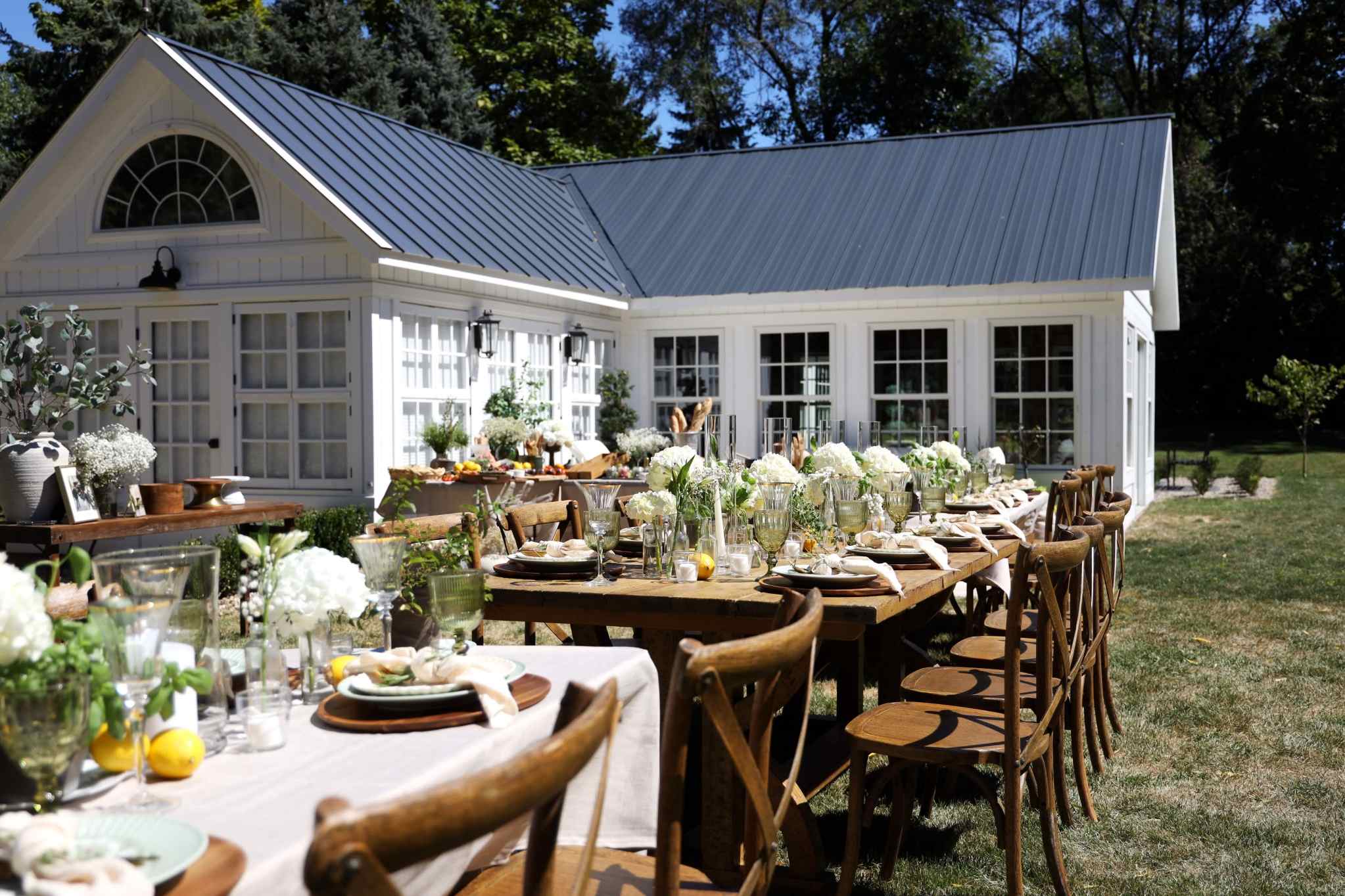 Outdoor Illinois wedding reception tablescape with hydrangea centerpieces