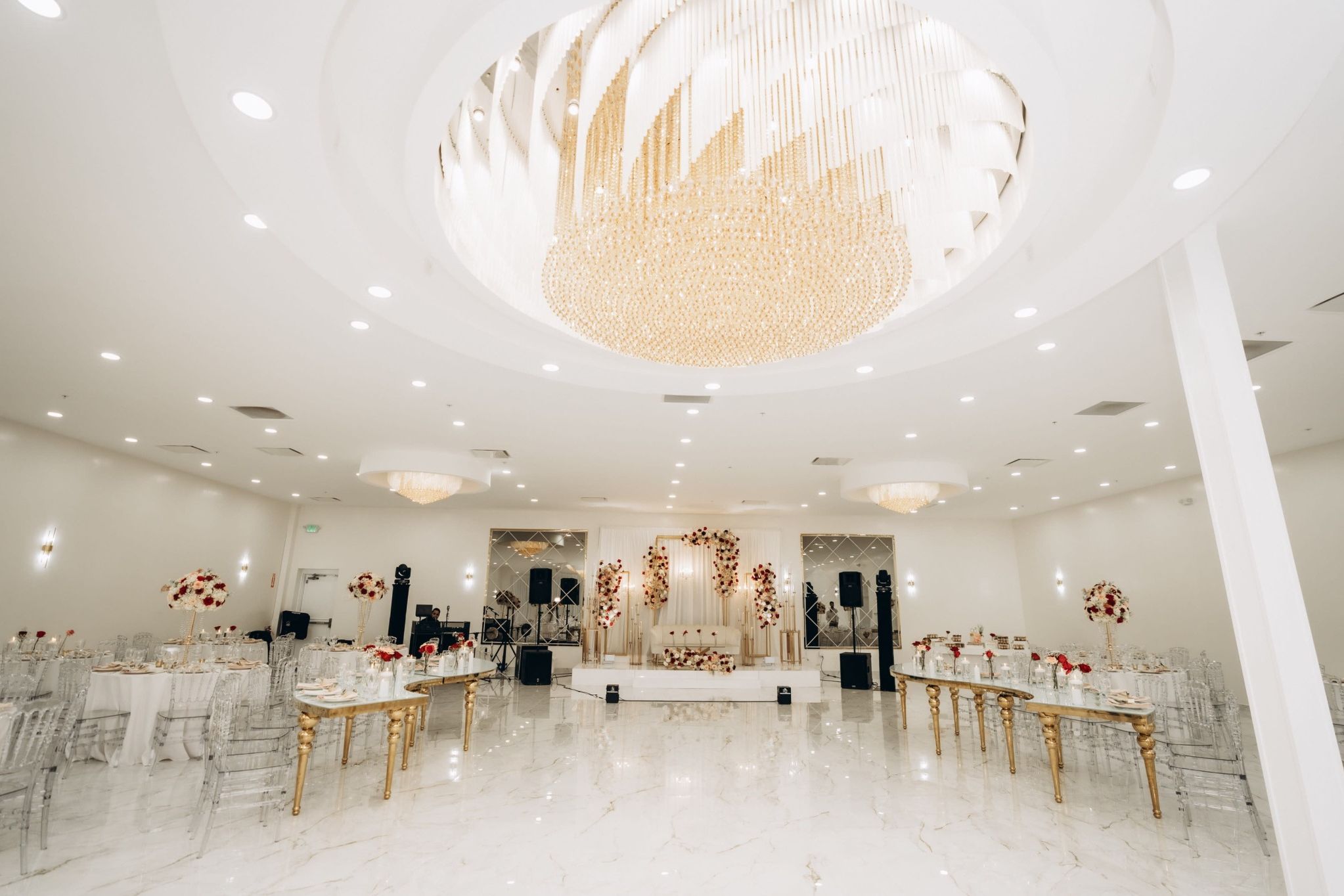 Luxury Tennessee wedding venue with chandelier, floral decor, and banquet tables
