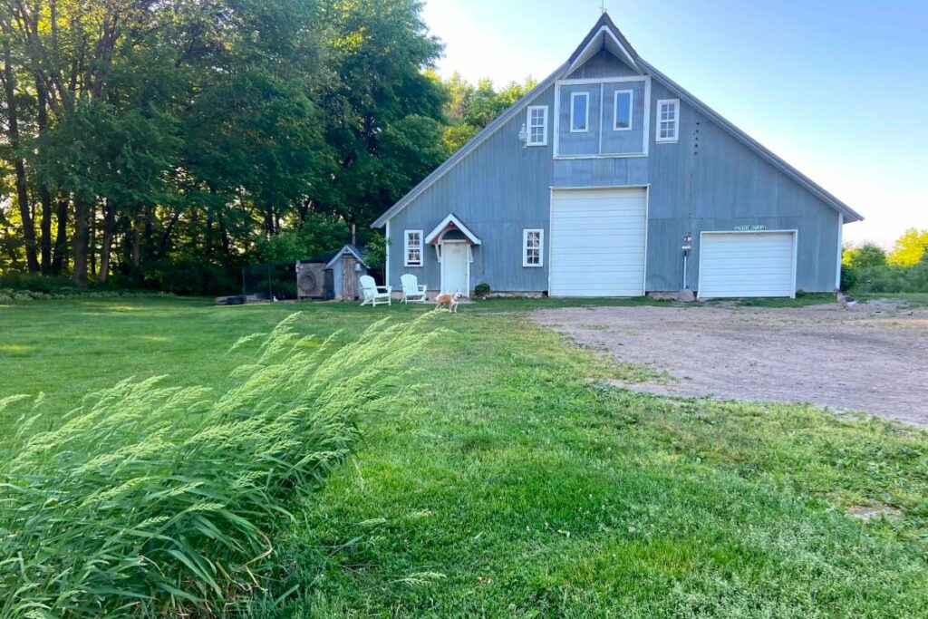 Beautiful Country Farm - Barn and Gardens for Events