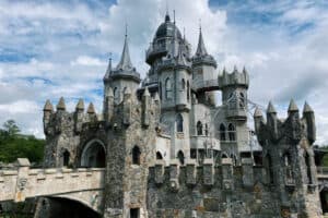 Here’s How & Where To Rent A Castle For A Night | Peerspace