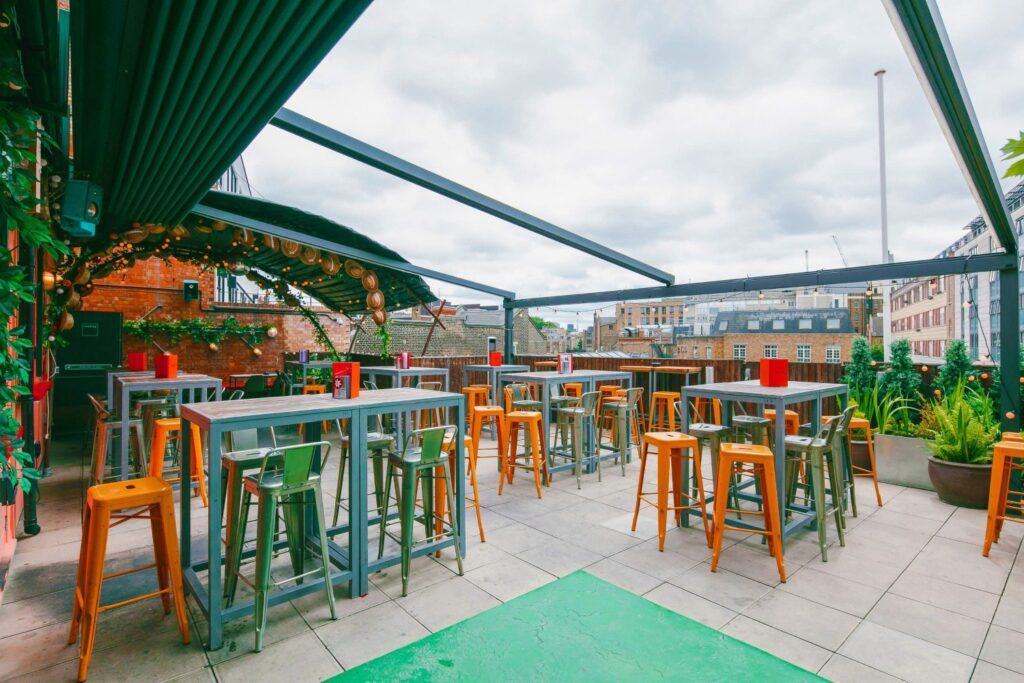 Bar/Nightclub with Rooftop Terrace