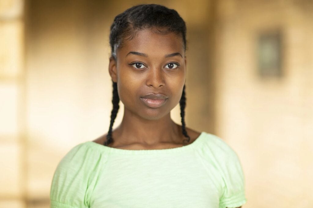 Actor headshot of Luanda Holness by Steve Lawton