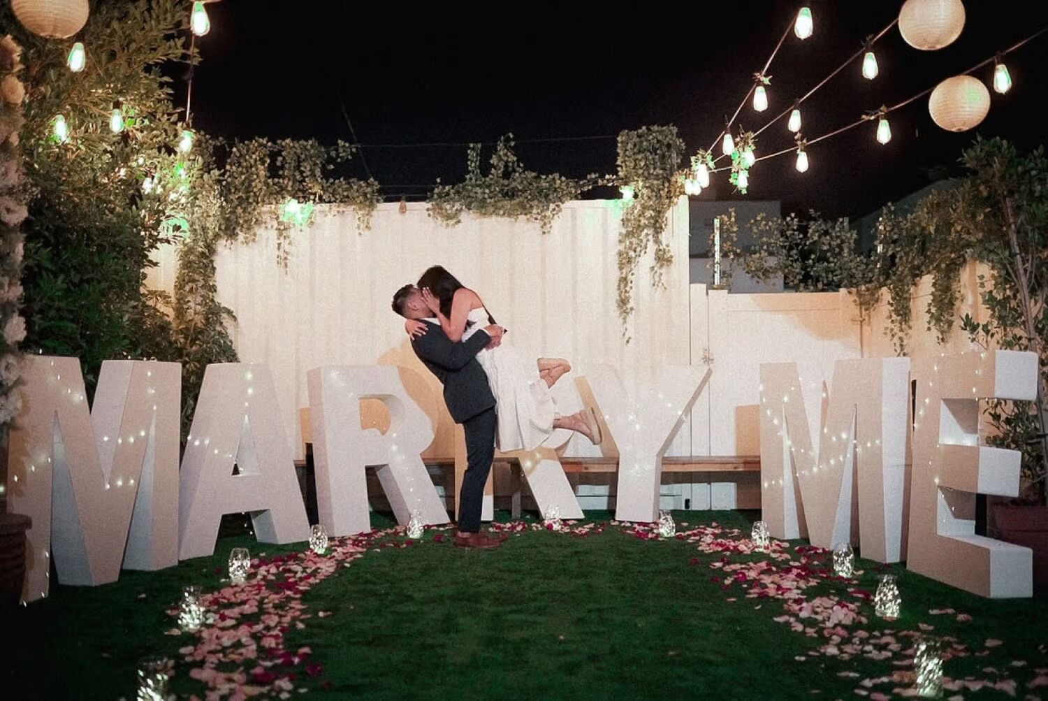 Engagement Announcement Ideas to Share Your Exciting News | Peerspace