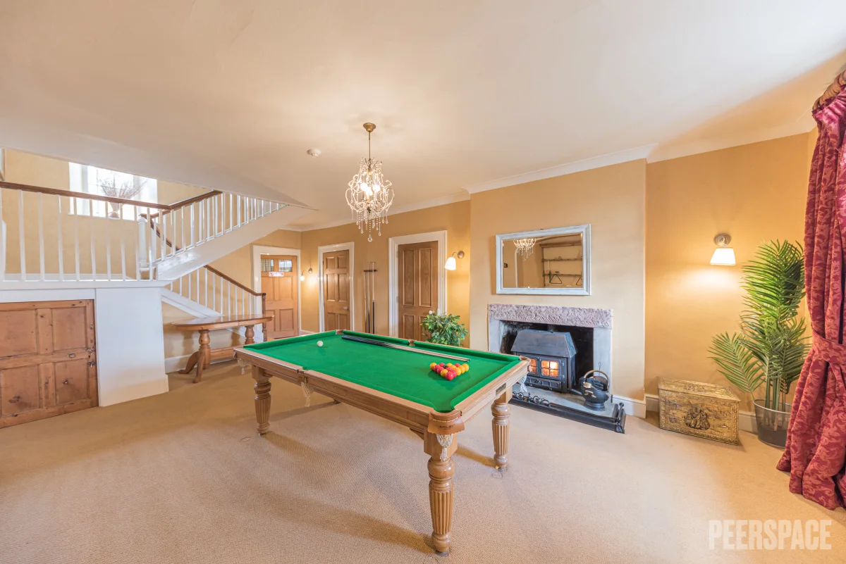 Sea views, 8 BEDROOMS, hot tub, Pool table