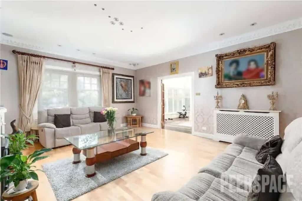12 Gorgeous Indoor Photoshoot Locations in Edinburgh, UK | Peerspace