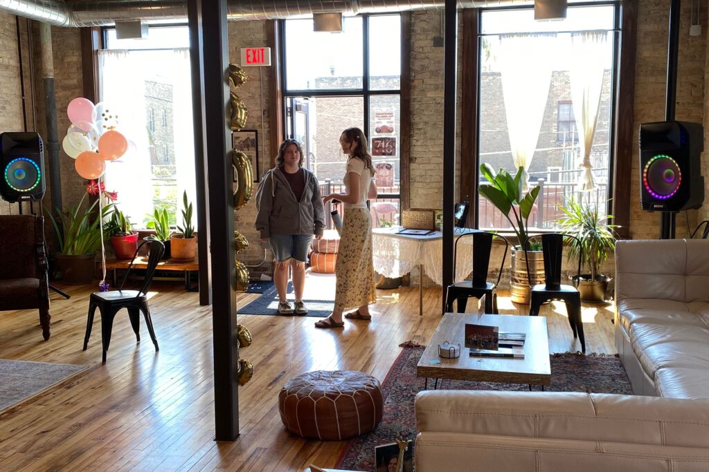 Loft apartment with balloon decoarations and stereo boxes