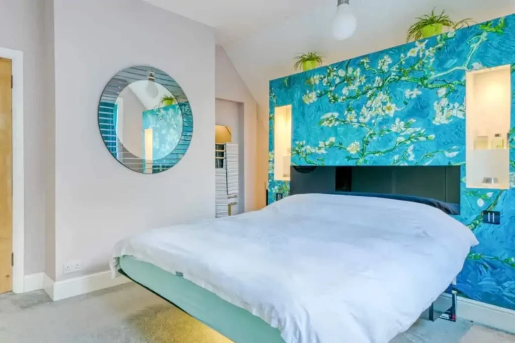 12 Vibey Spots For A Hotel Room Photoshoot in London | Peerspace